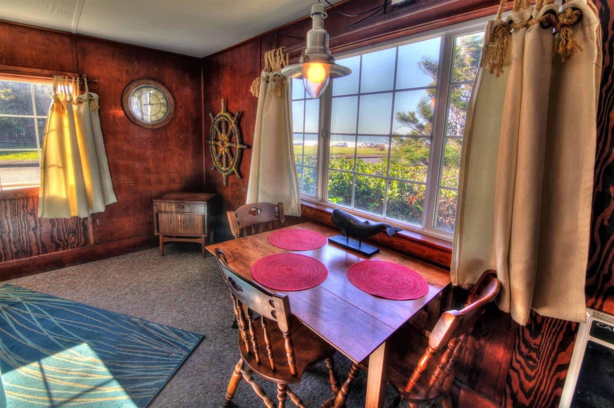 The Rock Park Cottages Yachats Extérieur photo