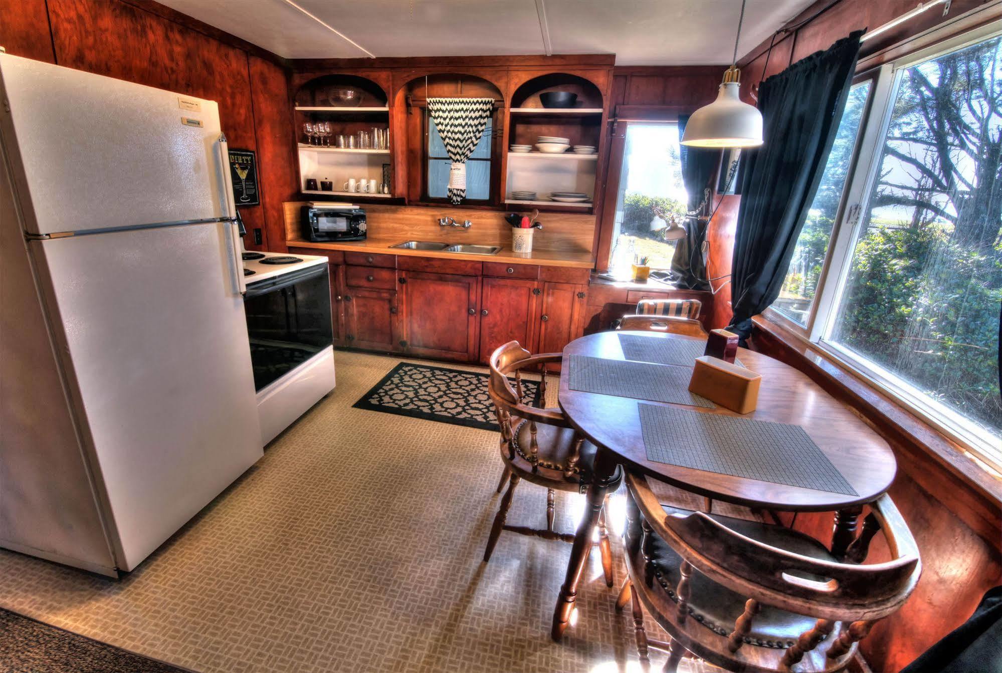 The Rock Park Cottages Yachats Extérieur photo