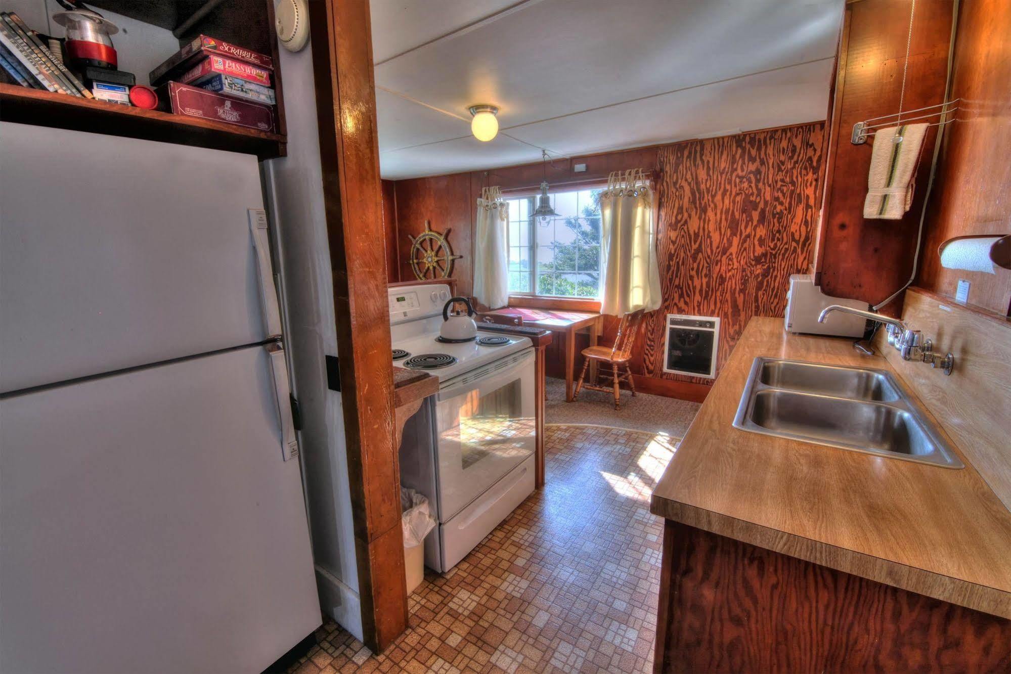 The Rock Park Cottages Yachats Extérieur photo