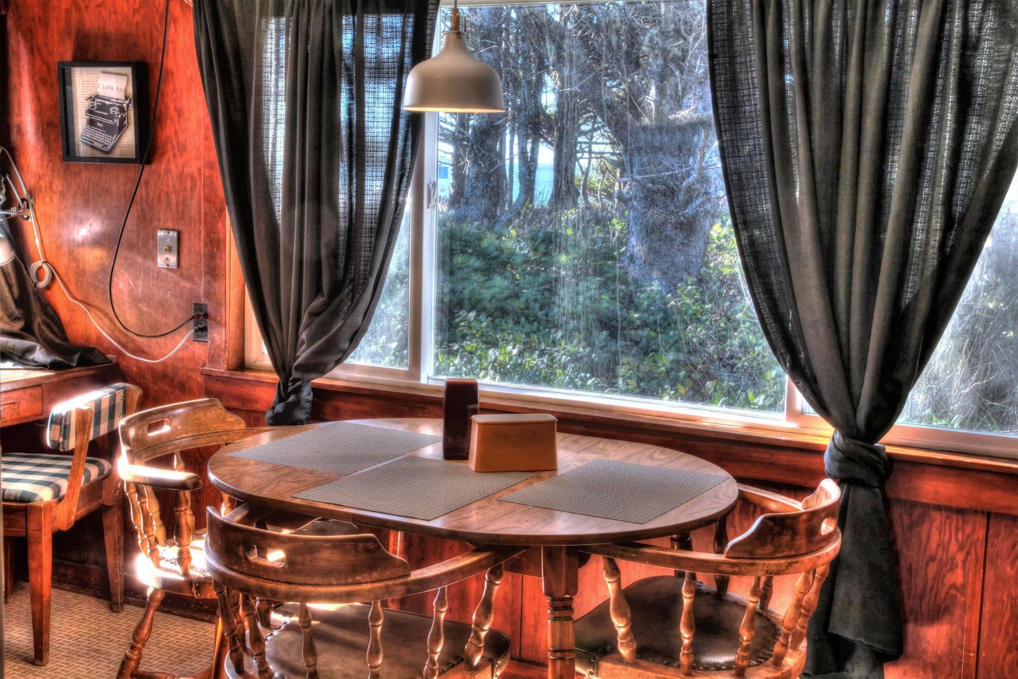The Rock Park Cottages Yachats Extérieur photo