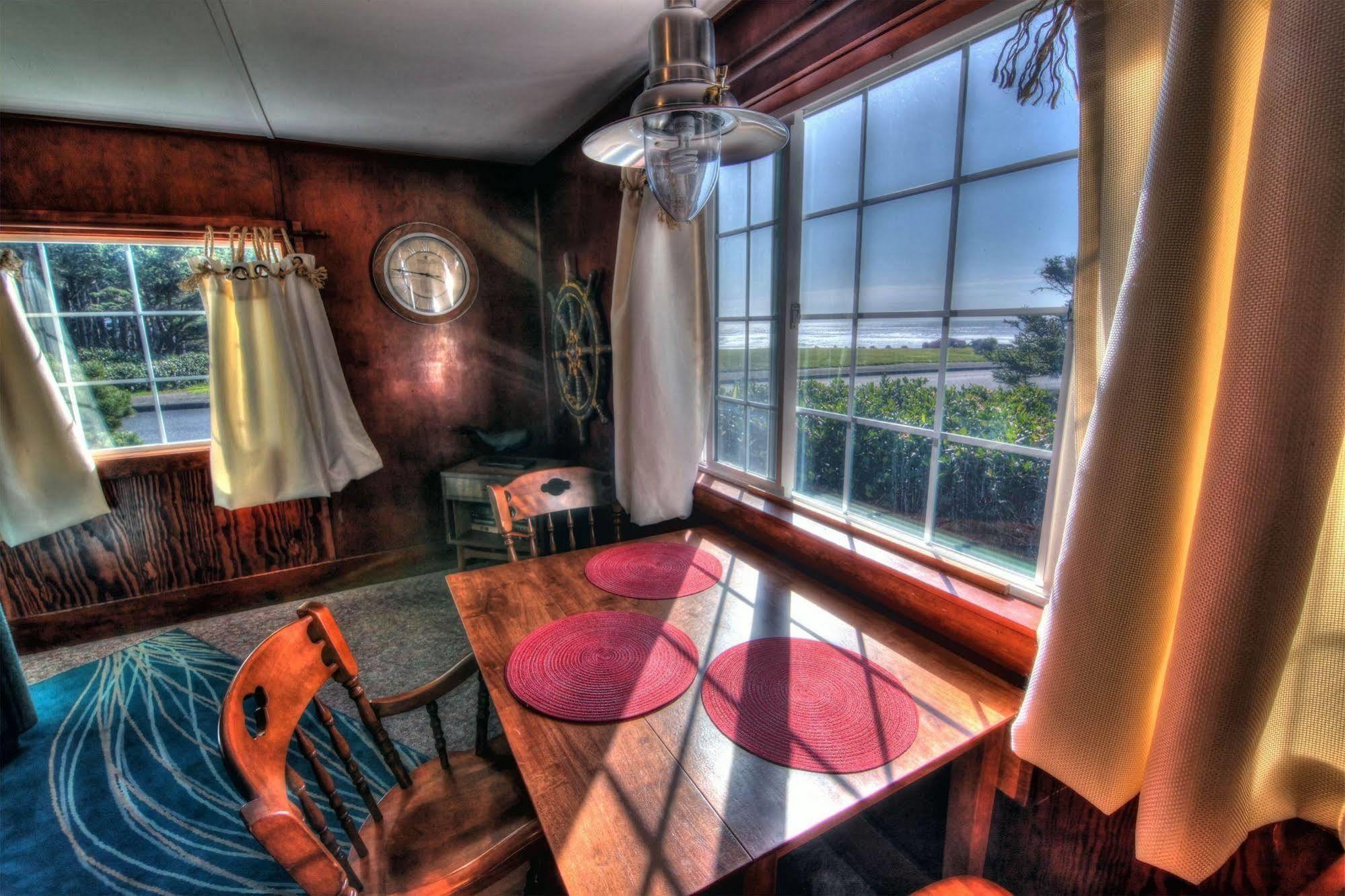The Rock Park Cottages Yachats Extérieur photo